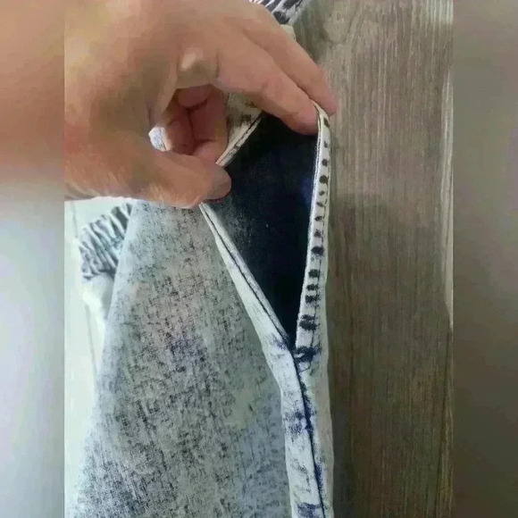 Acid Wash denim jogger with elastic waist band and drawl string. Size small - Picture 5 of 6